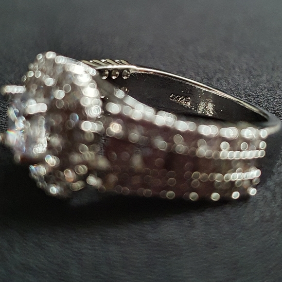 Gorgeous Inlaid Diamond Sparkling Ring - Picture 5 of 6